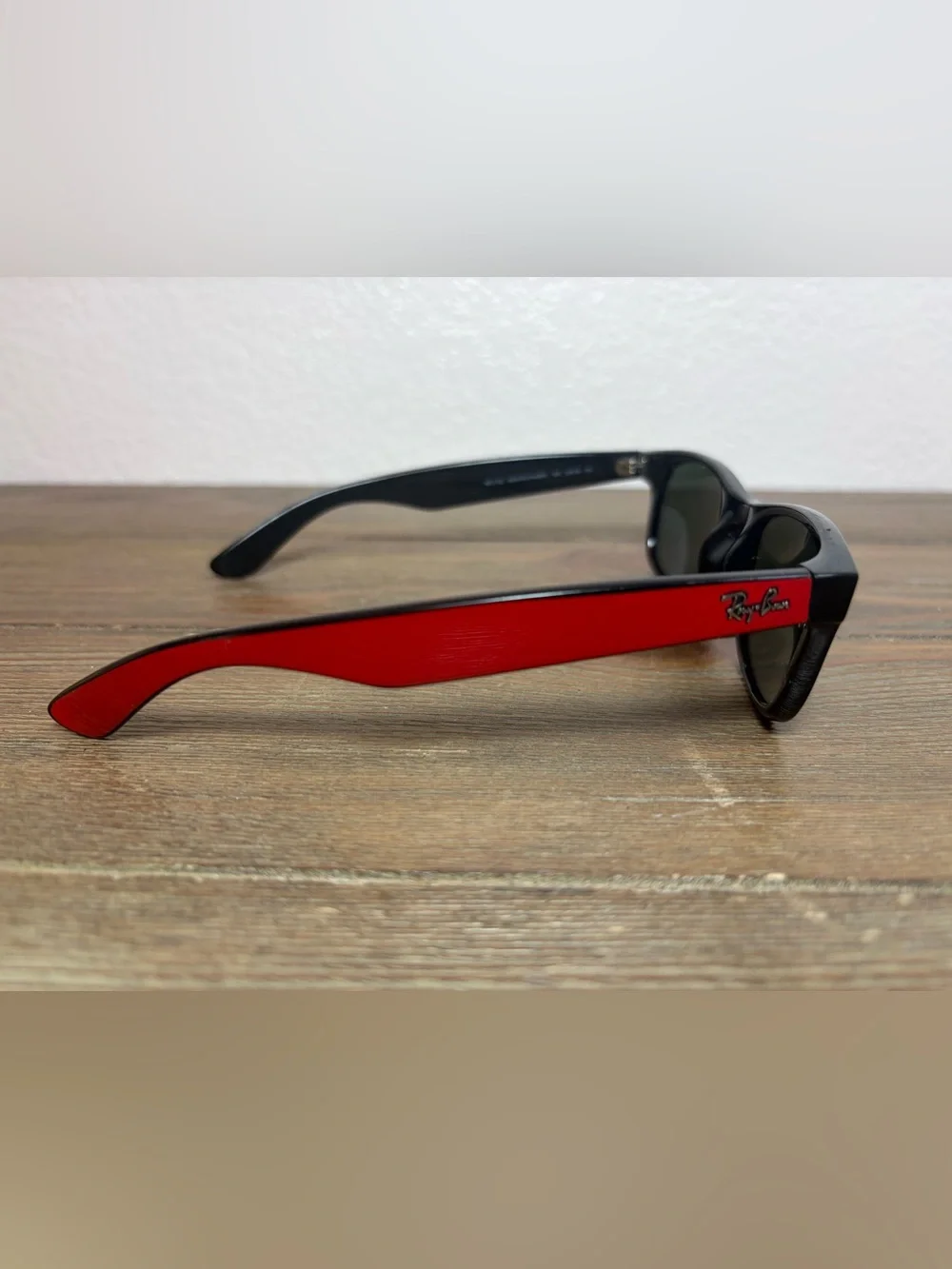Ray-Ban RB2132 New Wayfarer Red & Black Sunglasses Made in Italy Great Condition